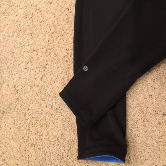 Lululemon mid rise Reversible blue/black 21" Crops size 6 EUC - Picture 1 of 5